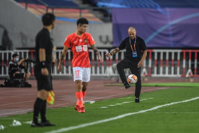 库里：18个赛季与一支球队缔造传奇